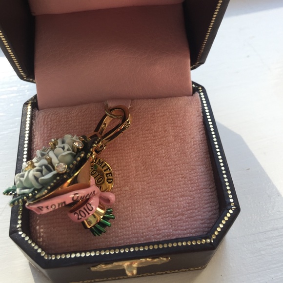 Limited Edition Prom Queen Bouquet Charm