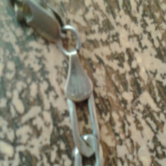 Gold 14k jesus peice with sterling silver chain - Picture 3 of 4