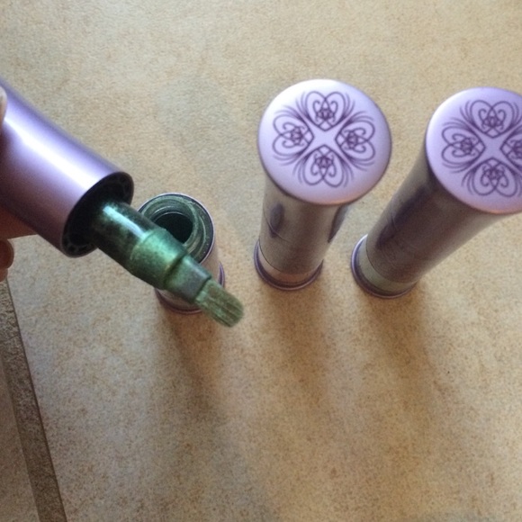 🚨SOLD🚨 Urban decay full size blush and shadows! - Picture 3 of 4