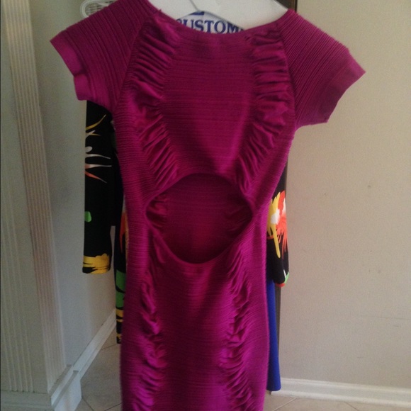 Dresses - Picture 2 of 3