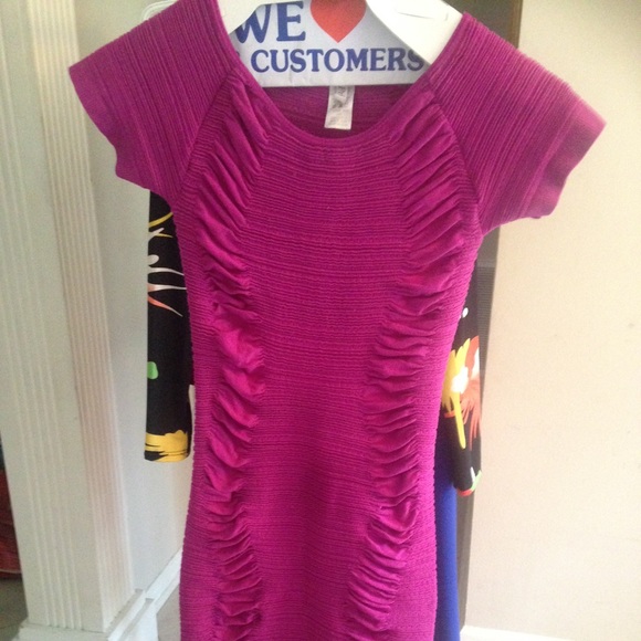 Dresses - Picture 3 of 3