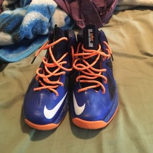 !SOLD!!! Lebron 10s superheroes.