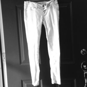 White skinny jeans.