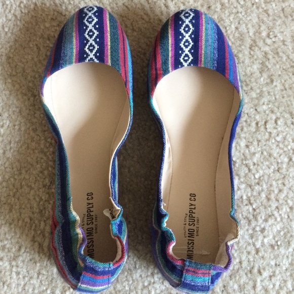 Multi colored patterned flats