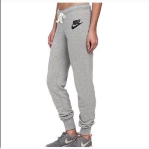 Nike joggers!!