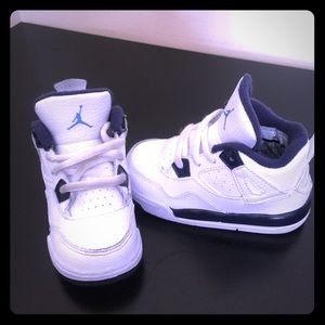Air Jordan  4 Retro Columbia white and blue