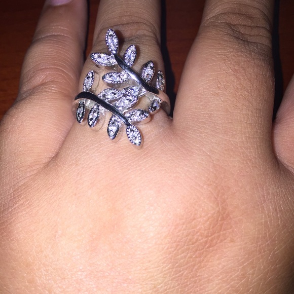 Very unique ring!! - Picture 2 of 2