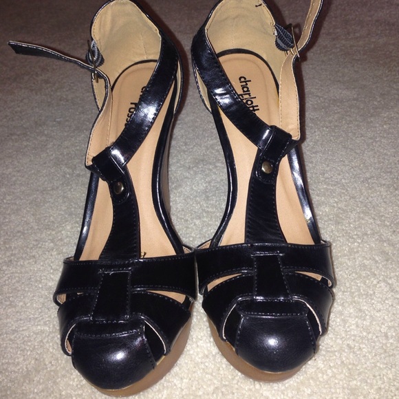 Black wedges