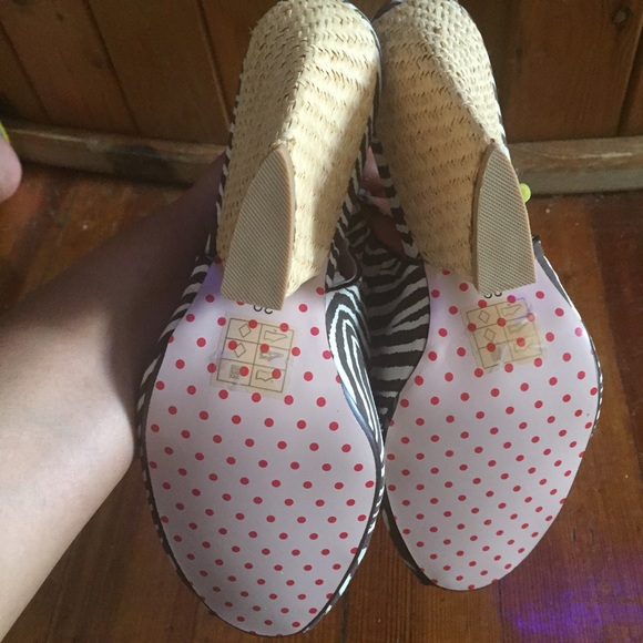 Brown and Cream "zebra like print" shoes. - Picture 3 of 3