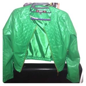 Am selling my leather jacket it's green