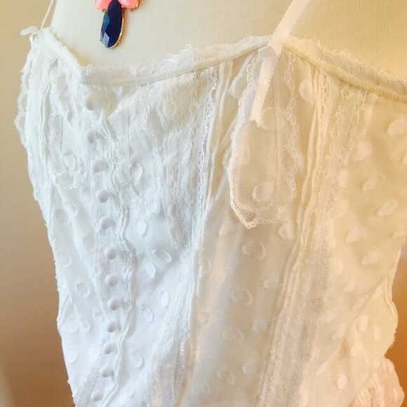 Cute cotton with lace BCBG top!! - Picture 3 of 4