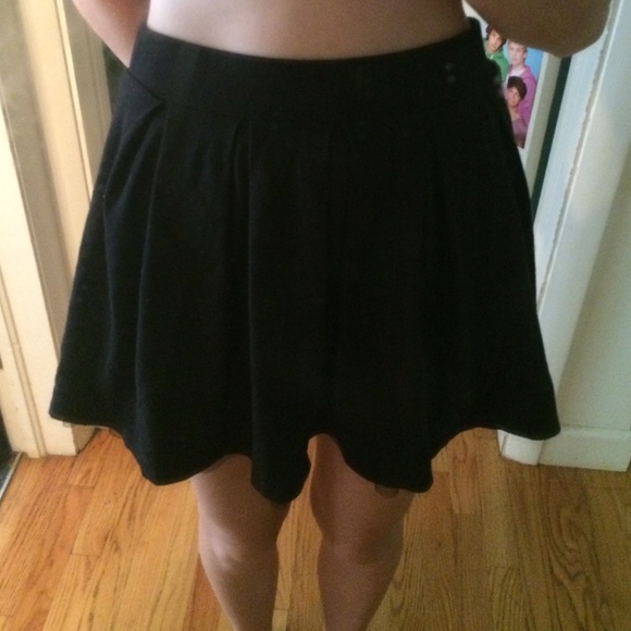 Black pleated skirt