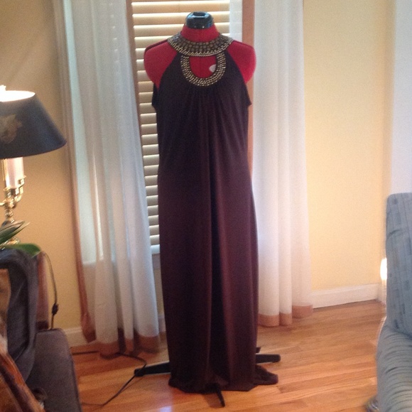 Sophisticated Summer look.  Never worn. Poly/span.