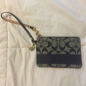 Coach Wristlet EUC❤️❤️