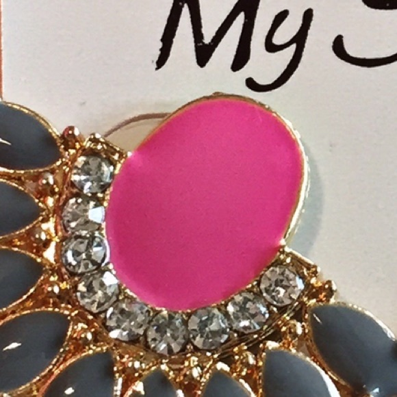 ❗️🚫SOLD❗️Vacation Captivate Earrings - Picture 2 of 4