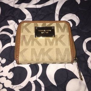Michael Kors Zip Around Wallet