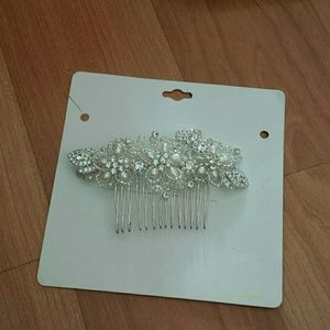 Beautiful rhinestone hair comb