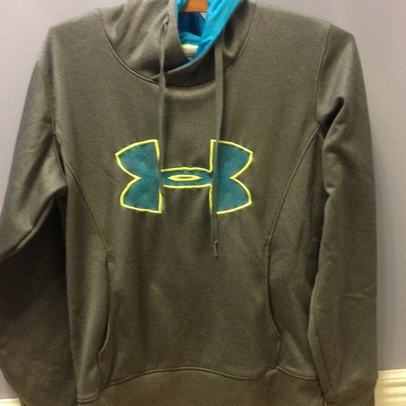 NWOT Under Armour sweatshirt