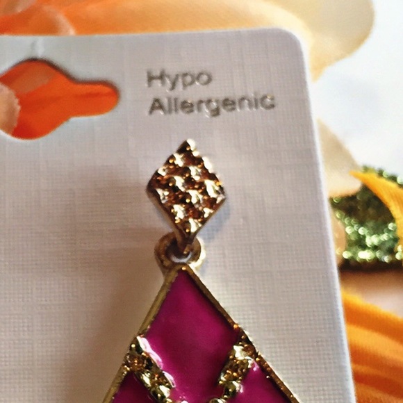 ❗️🚫SOLD❗️Sweetheart Arise Earrings - Picture 2 of 4