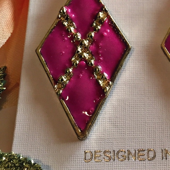 ❗️🚫SOLD❗️Sweetheart Arise Earrings - Picture 3 of 4