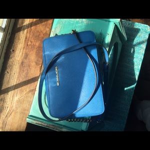 $80 🅿️🅿️Mk  crossbody new condt