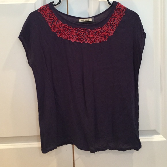 Super cute navy top with orange design!!!