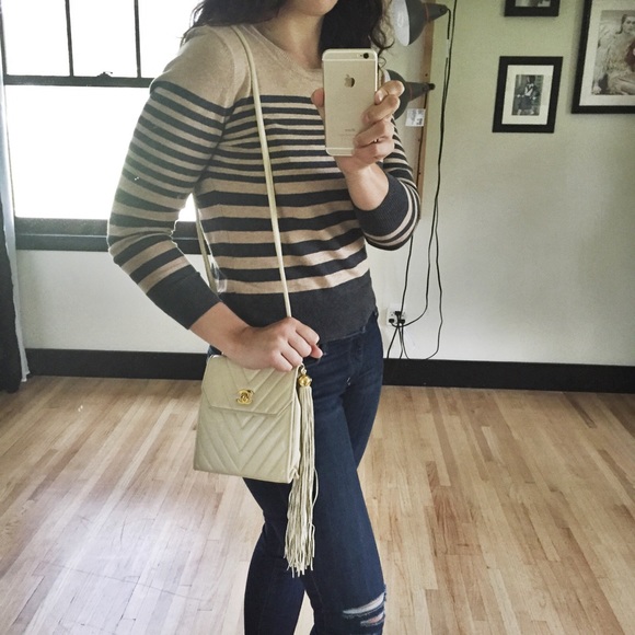 Sold! Chanel Quilted Ivory Leather Handbag - Picture 3 of 4