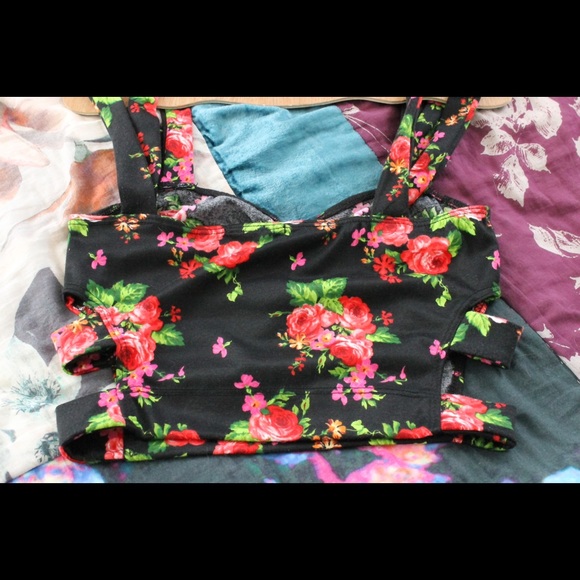 SOLD Floral Cut Out Crop Top - Picture 3 of 4