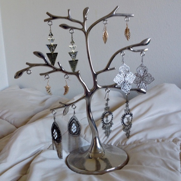 🚫SOLD: Lovely Jewelry Stand✨