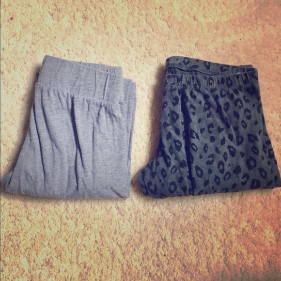 2 pairs medium leggings. :)