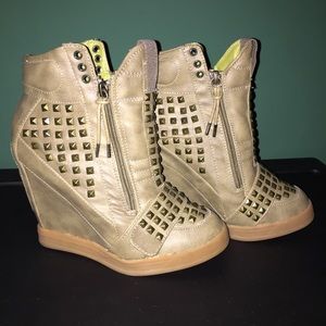 Penny Loves Kenny wedged leather sneaker size 9.5