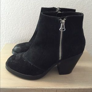 Shoe mint black ankle boots