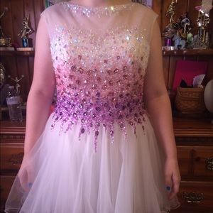 Short formal dress with sleeves