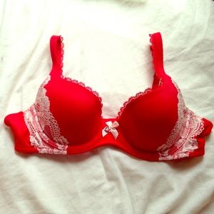 *NEW* SIZE 34a VICTORIAS SECRET BRA