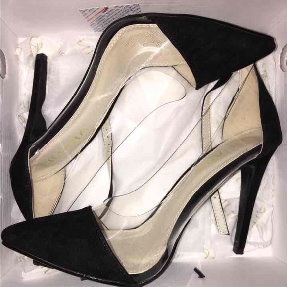 Liliana pointed-toe pumps.