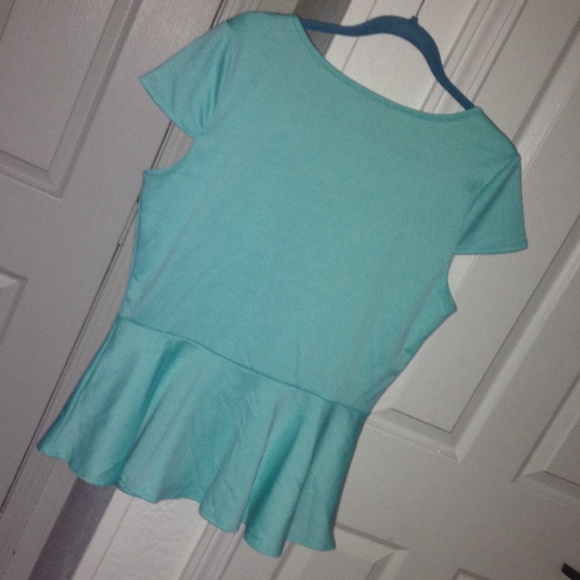 Cute mint green peplum top! 💚 - Picture 2 of 2