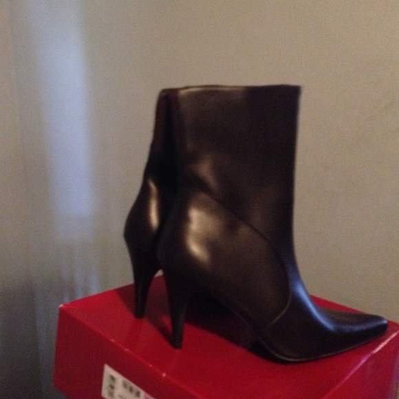 Boots - Picture 3 of 3