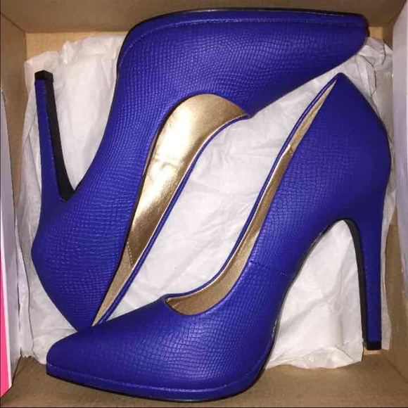Charlotte Russe cobalt blue pointed-toe pumps.