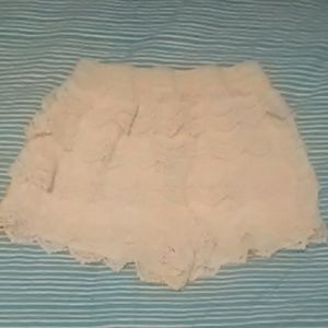 White lace short