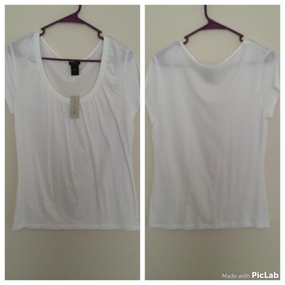 🎉SALE! White Scoop Neck Top