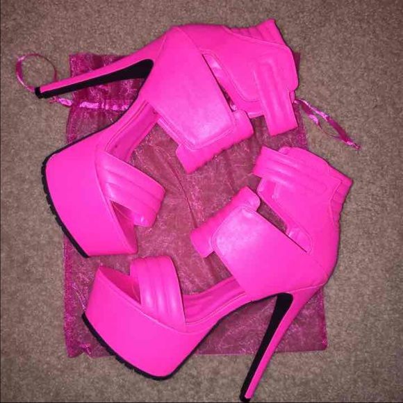 Privileged platform pumps.