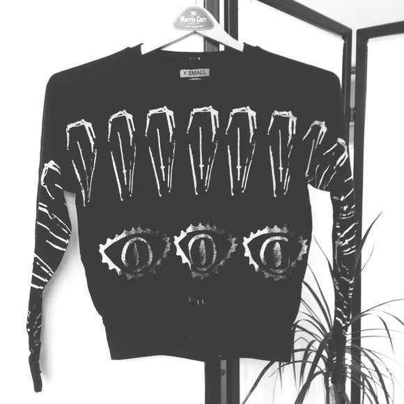 Black and White Long Sleeved Crop