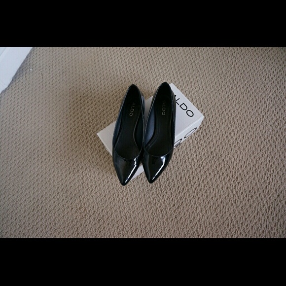 Shiny Black Kitten-heel Flats