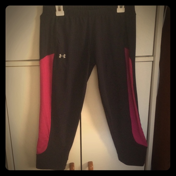 Under Armour Pants - Under Armour all season gear Capri pants