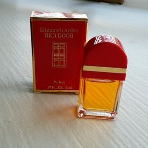 RED DOOR Perfume