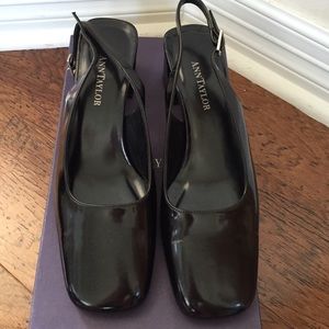 ANN TAYLOR brand new never worn black sandals!