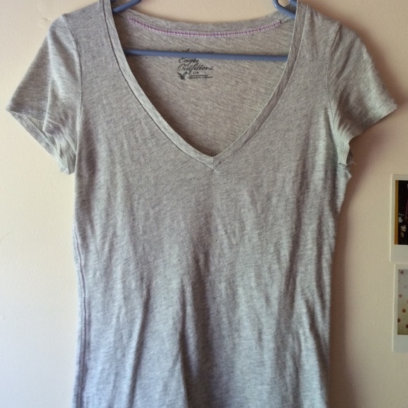 American eagle V neck tee