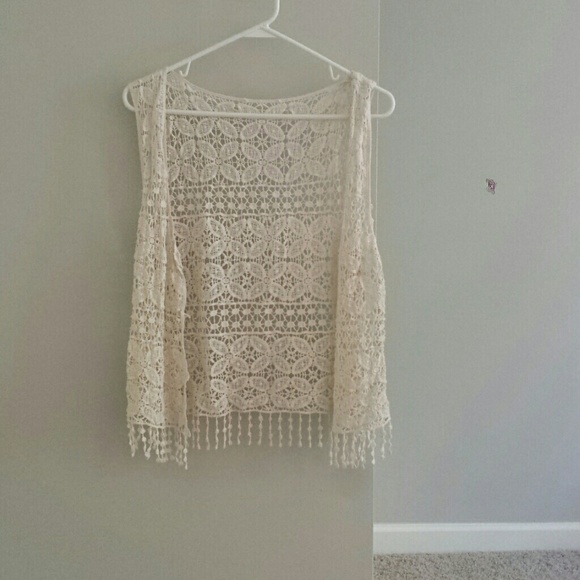 Cute lace vest! Only worn once!