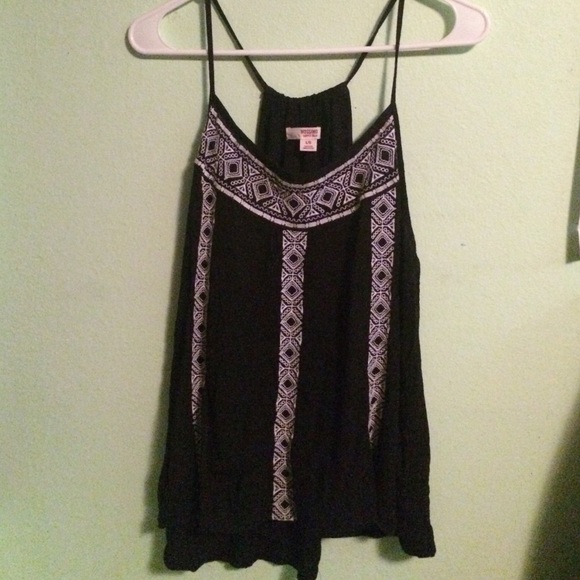 Black and white flowy tank