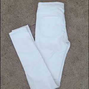 White skinny jeans